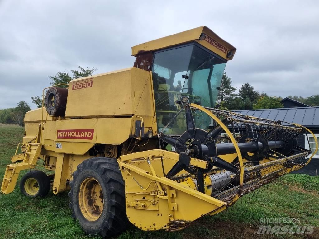 New Holland 8050 联合收割机