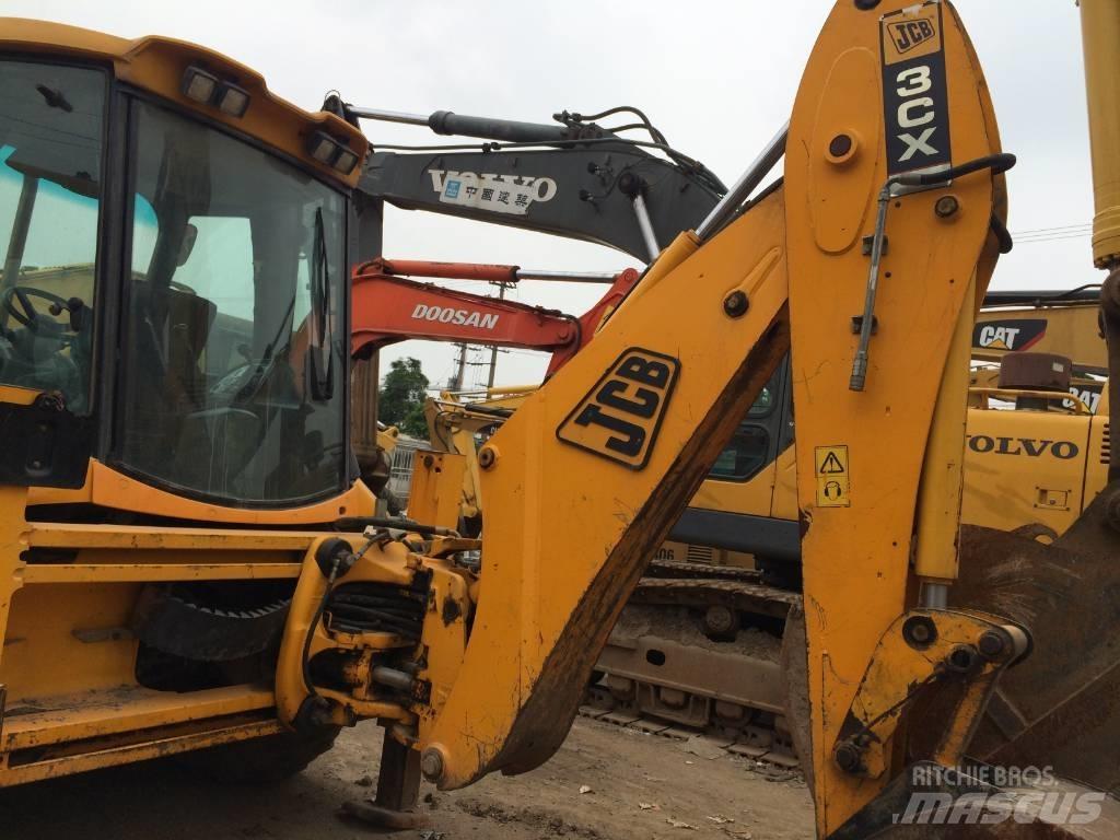 JCB 3CX 反铲装载机