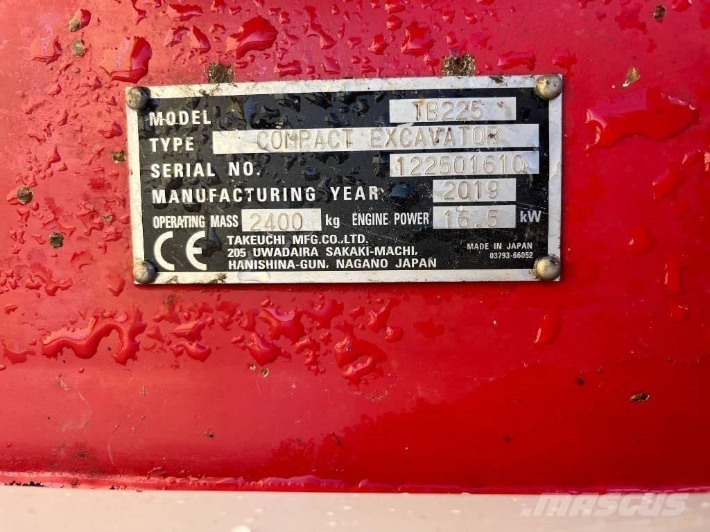 Takeuchi TB 225 小型挖掘机