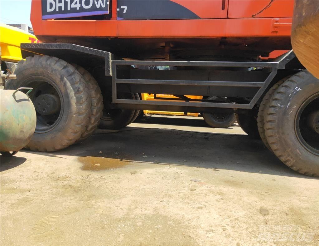 Doosan 140 W 轮式挖掘机