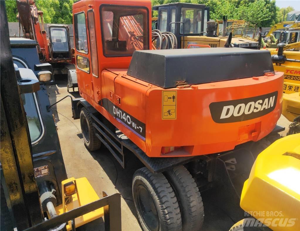 Doosan 140 W 轮式挖掘机