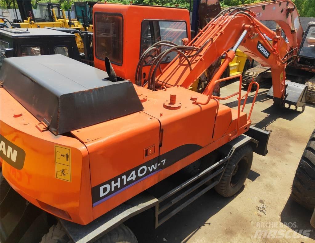 Doosan 140 W 轮式挖掘机