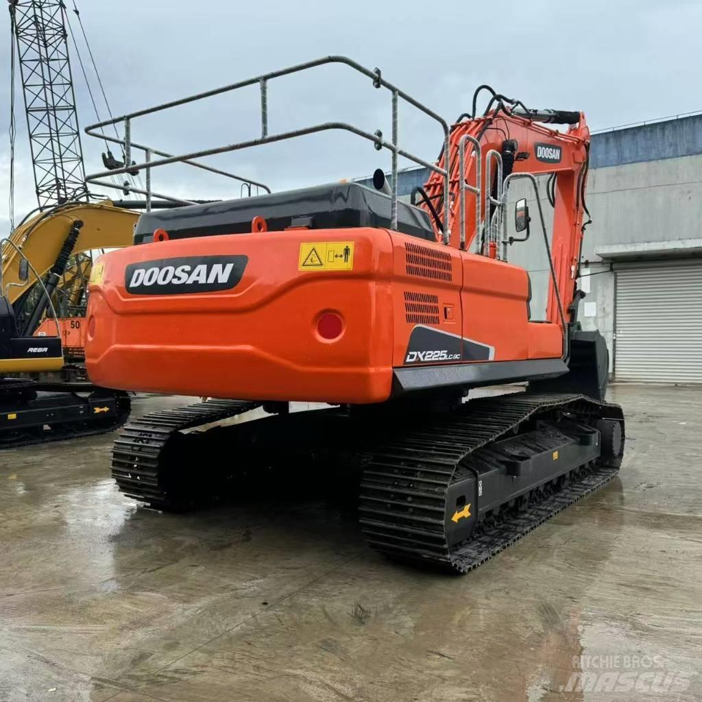 Doosan DX 225 LCA 履带挖掘机