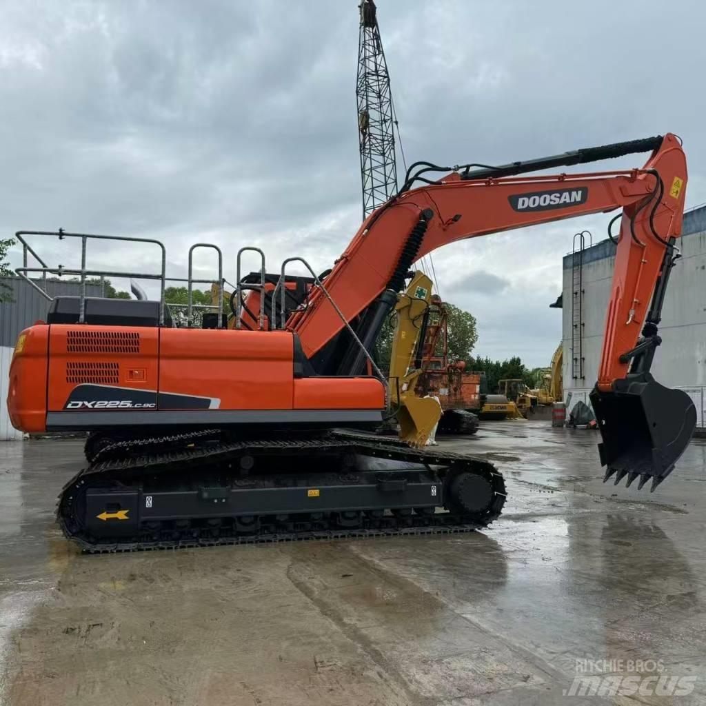 Doosan DX 225 LCA 履带挖掘机