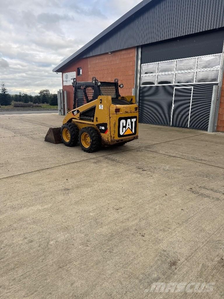 CAT 216 B 3 滑移装载机