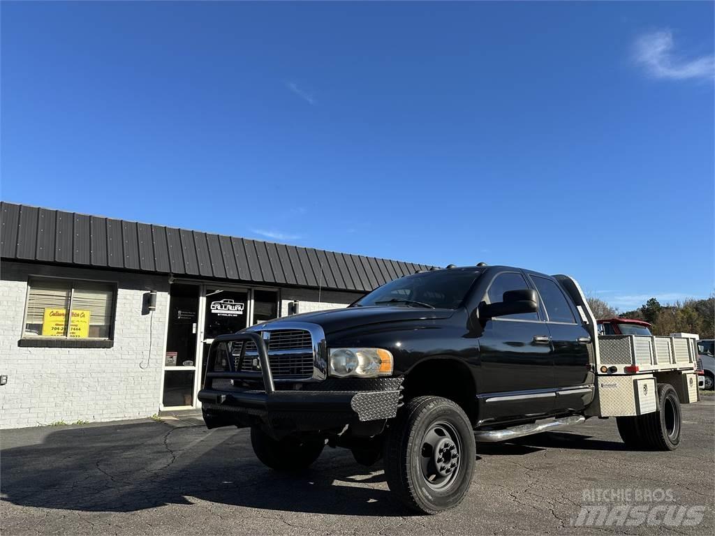 Dodge RAM 3500 平板栏板货车