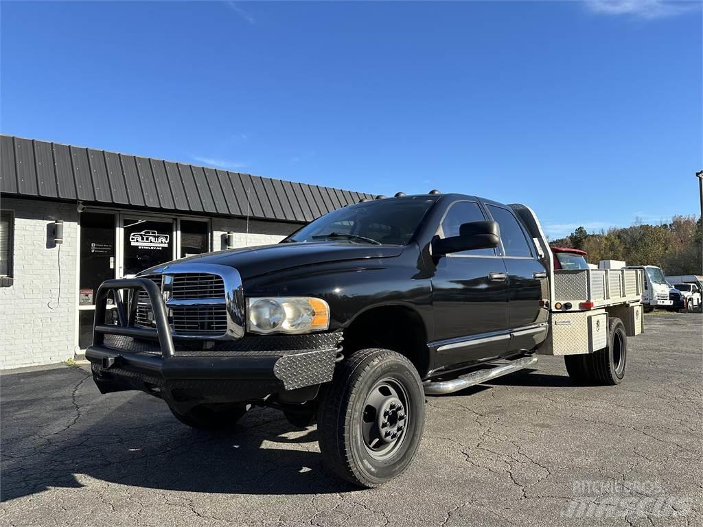 Dodge RAM 3500 平板栏板货车