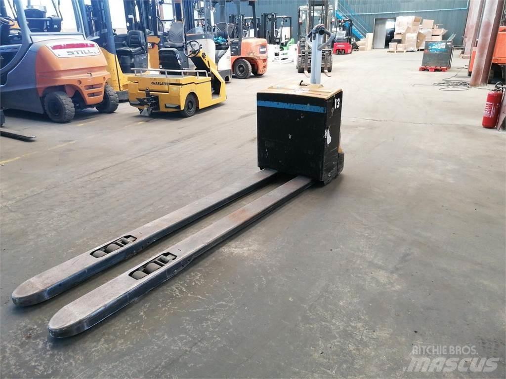 CAT NPP20N2 手推堆垛车