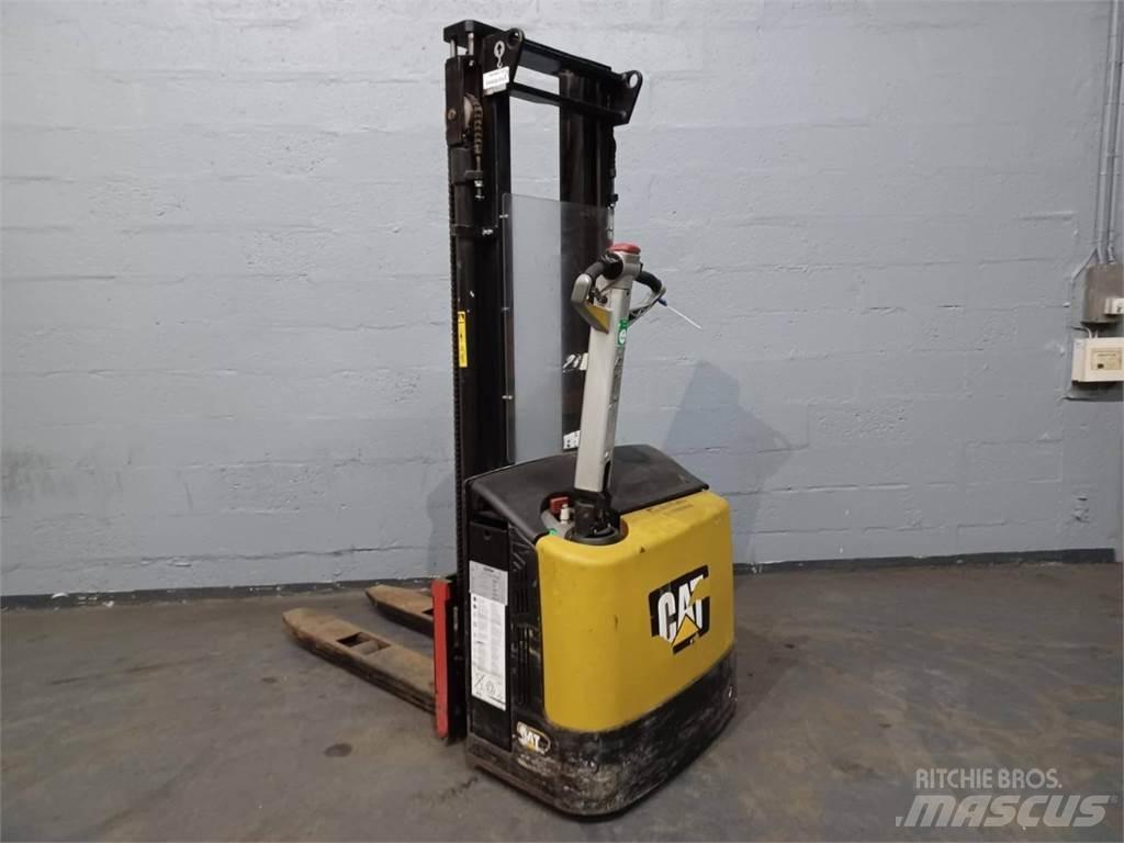 CAT NSP12N 手推堆垛车