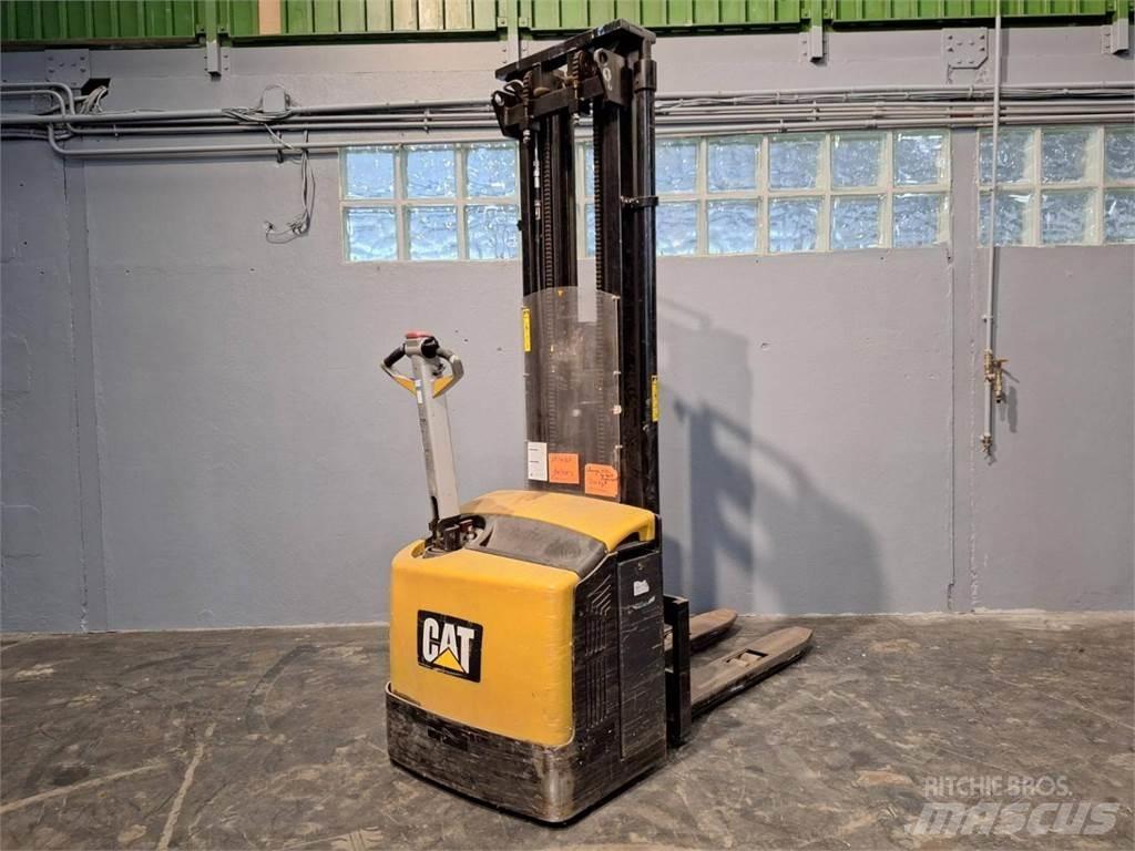 CAT NSP16N 手推堆垛车
