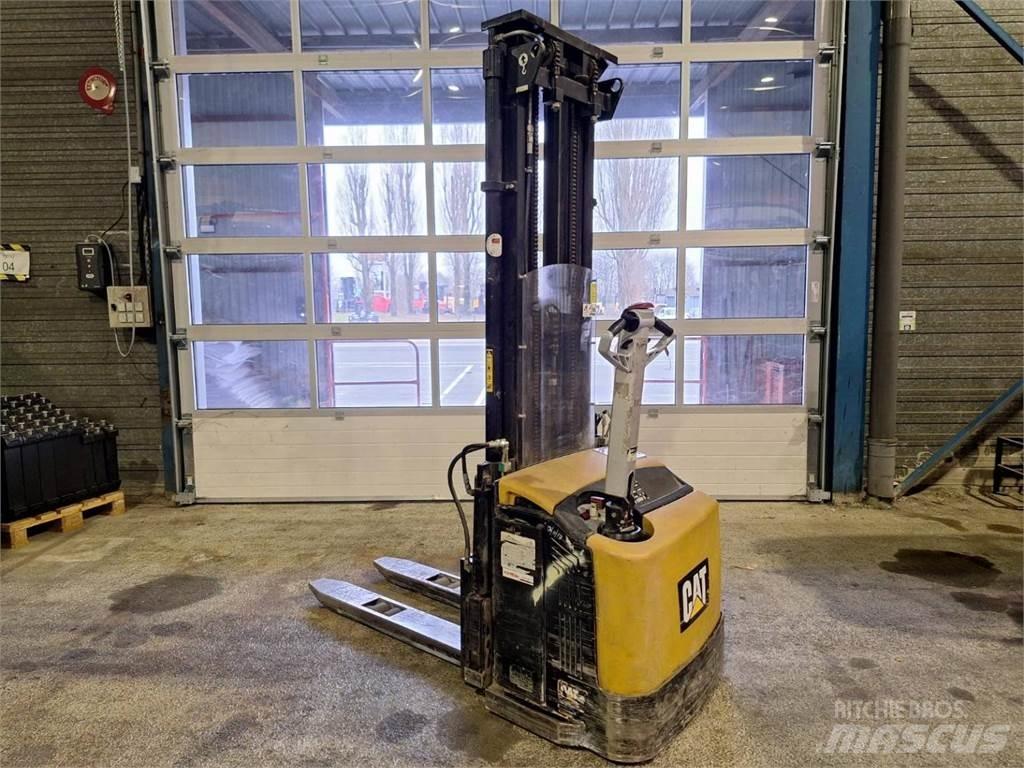 CAT NSP16N 手推堆垛车