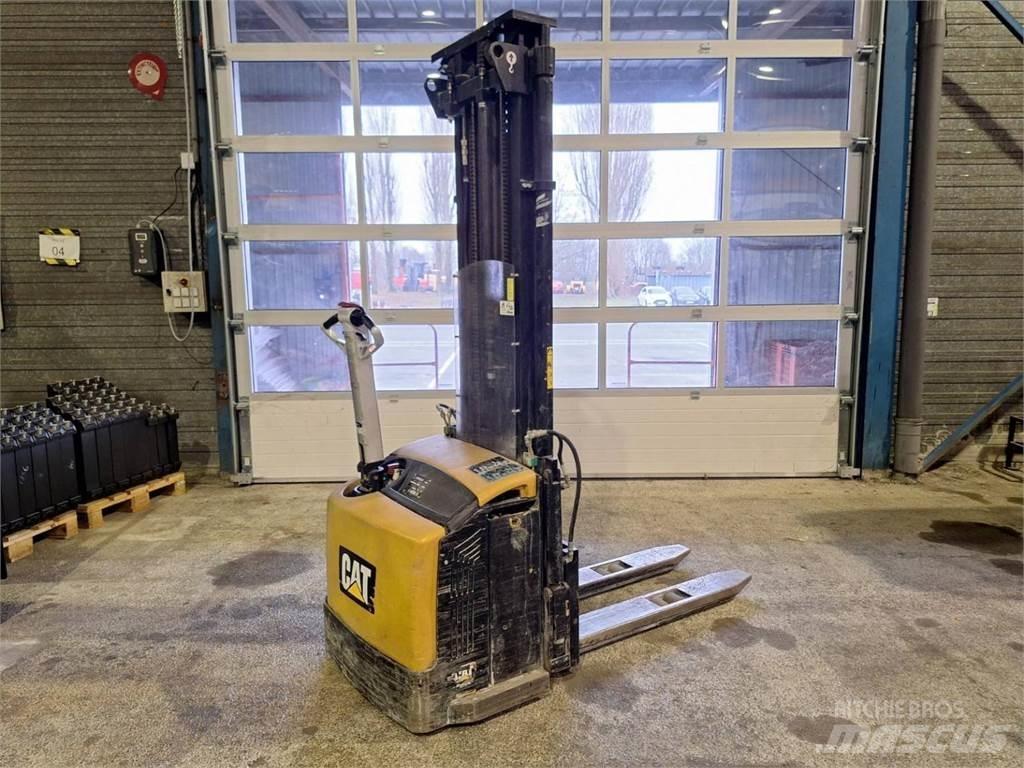 CAT NSP16N 手推堆垛车