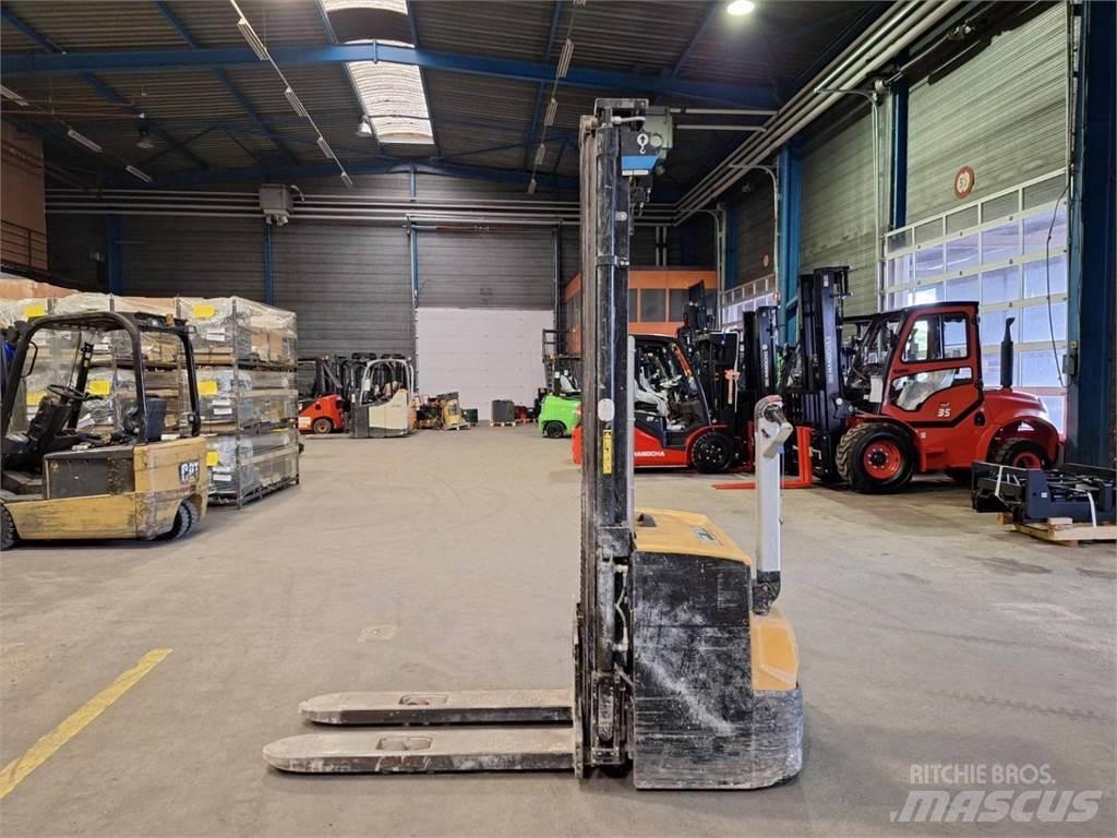 CAT NSP16N2 手推堆垛车
