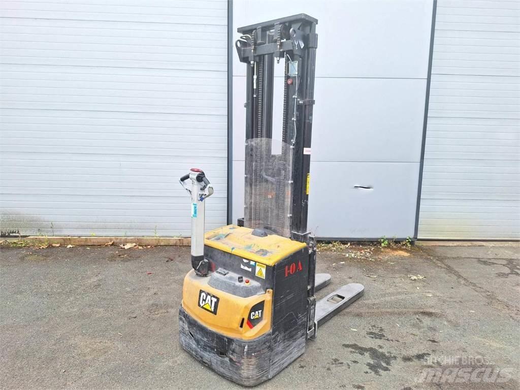 CAT NSP16N2 手推堆垛车