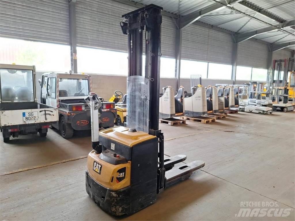 CAT NSP16N2 手推堆垛车