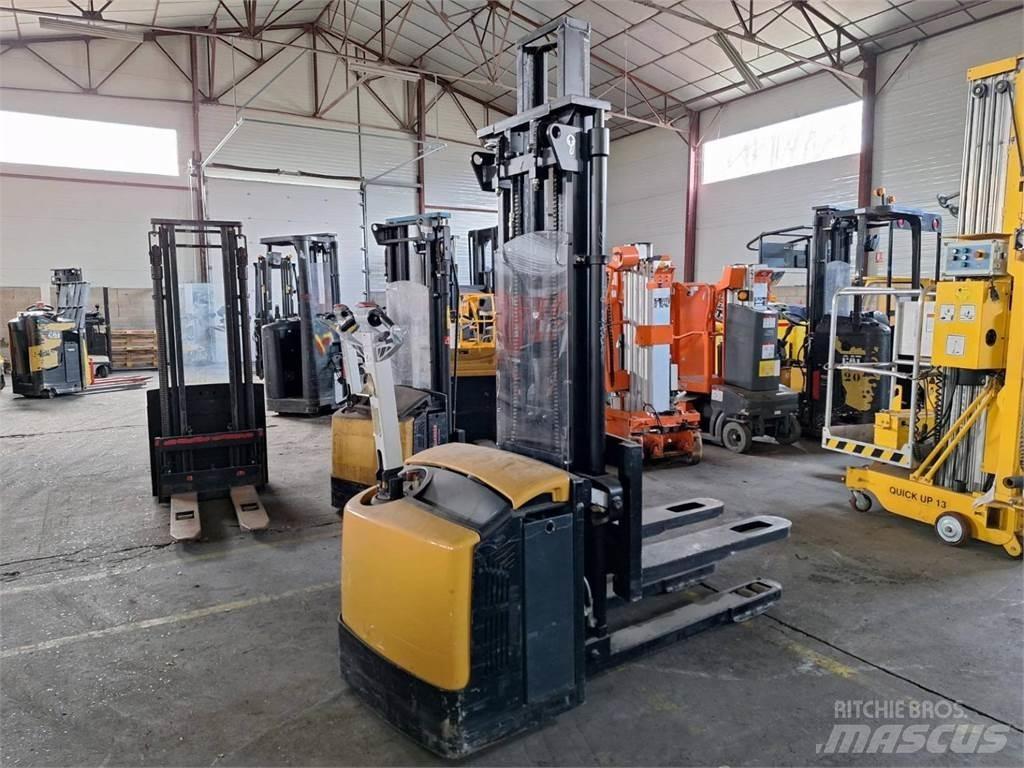 CAT NSP16NI 手推堆垛车