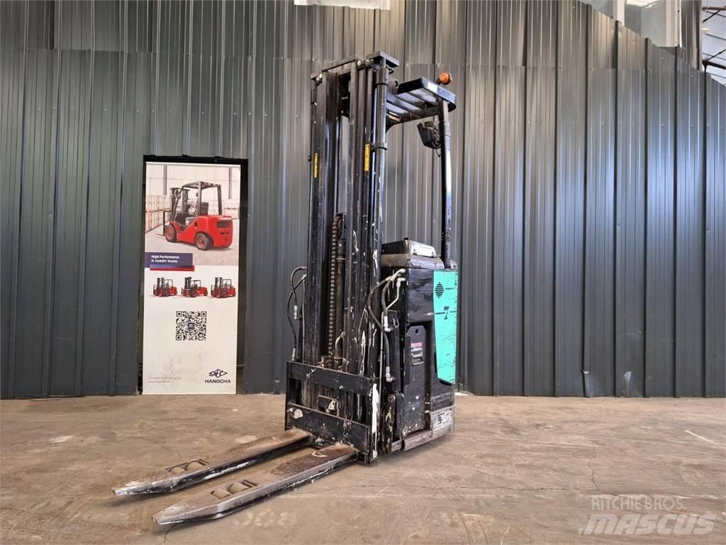 CAT NSR16N 行走式堆垛机