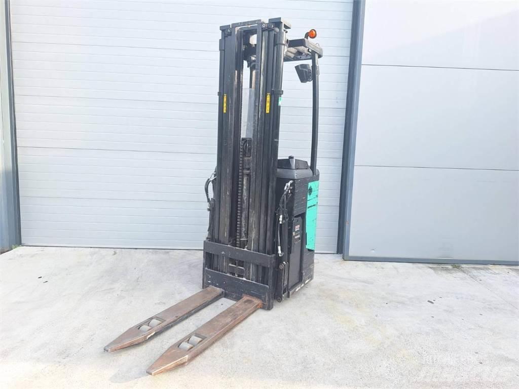 CAT NSR16N 行走式堆垛机