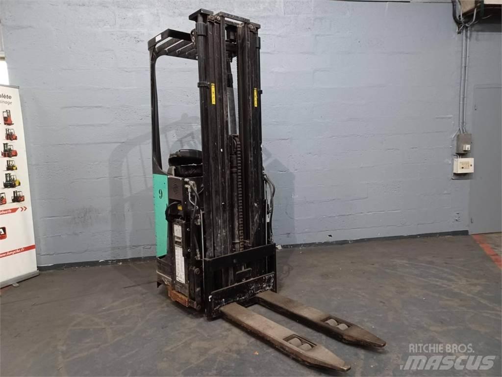 CAT NSR16N 行走式堆垛机