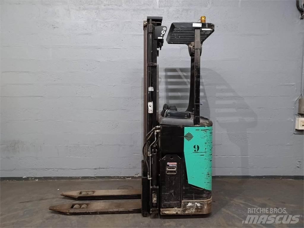 CAT NSR16N 行走式堆垛机