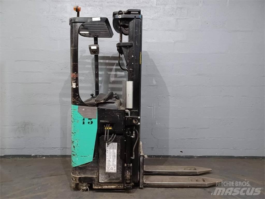 CAT NSR20N 行走式堆垛机