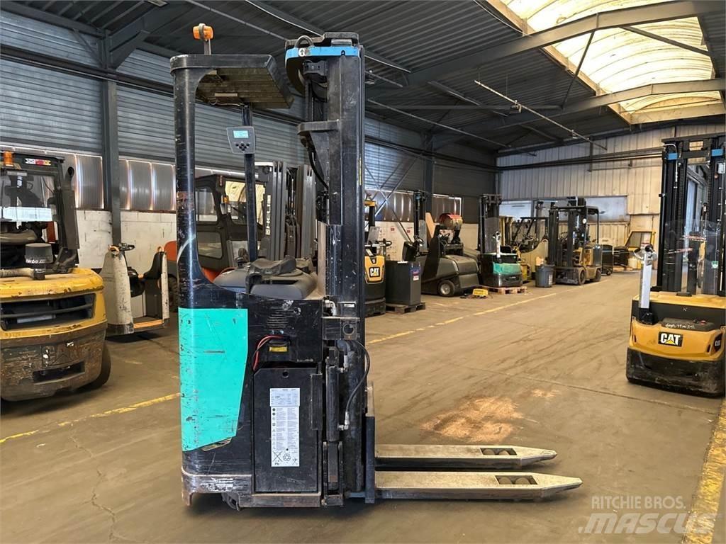 CAT NSR20N 行走式堆垛机