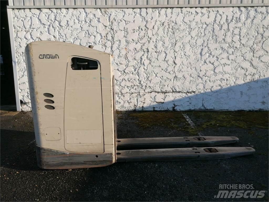 Crown RT4000 行走式堆垛机