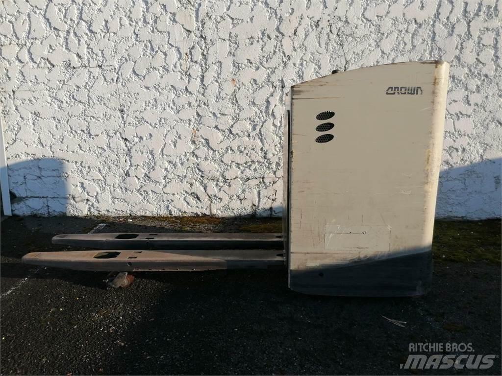 Crown RT4000 行走式堆垛机