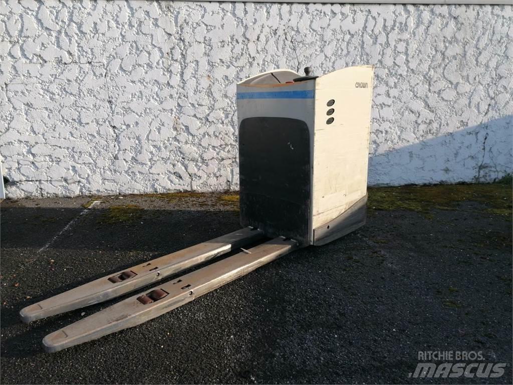 Crown RT4000 行走式堆垛机