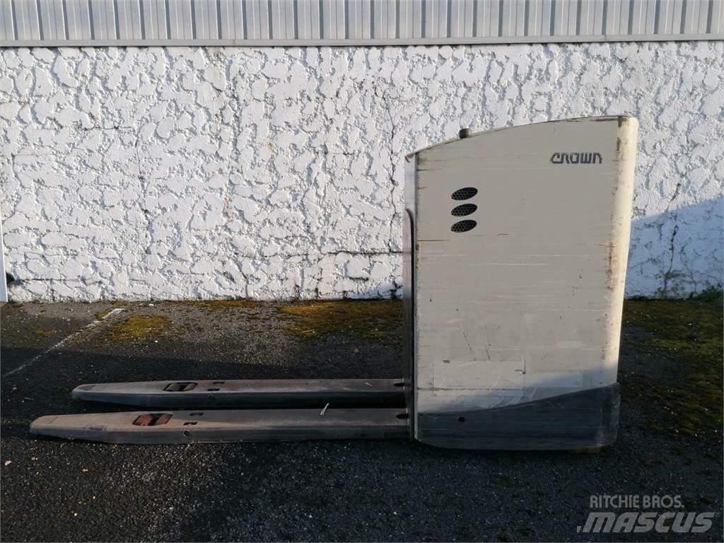 Crown RT4000 行走式堆垛机