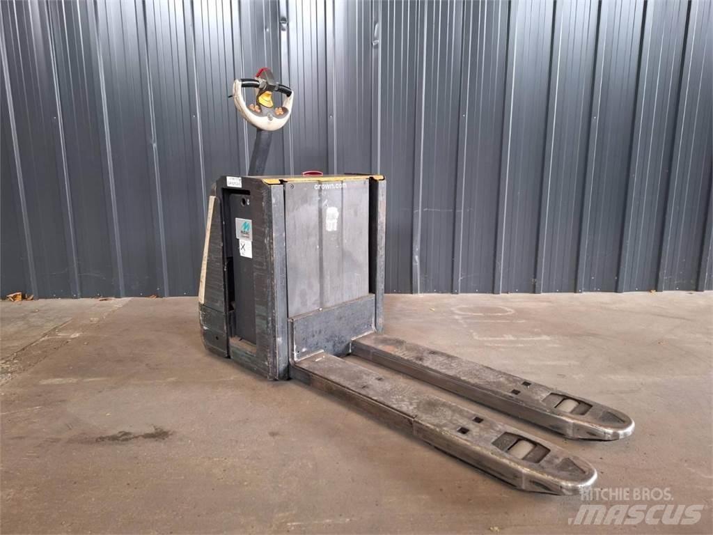 Crown WP3080 手推堆垛车