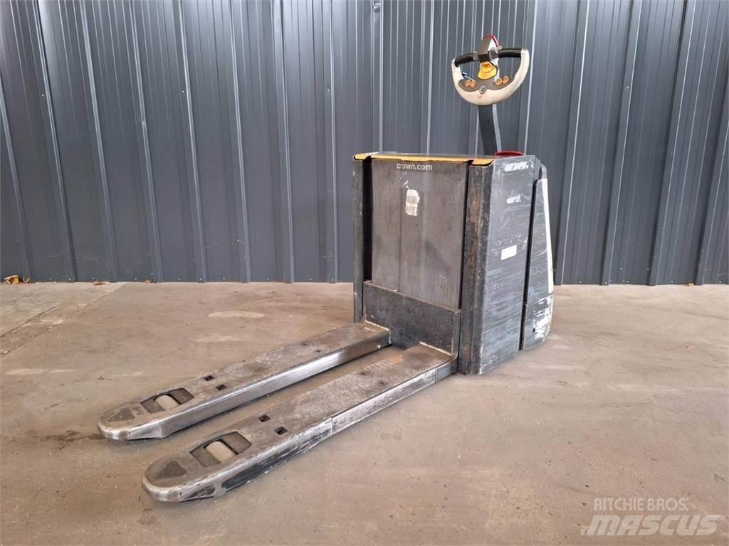 Crown WP3080 手推堆垛车