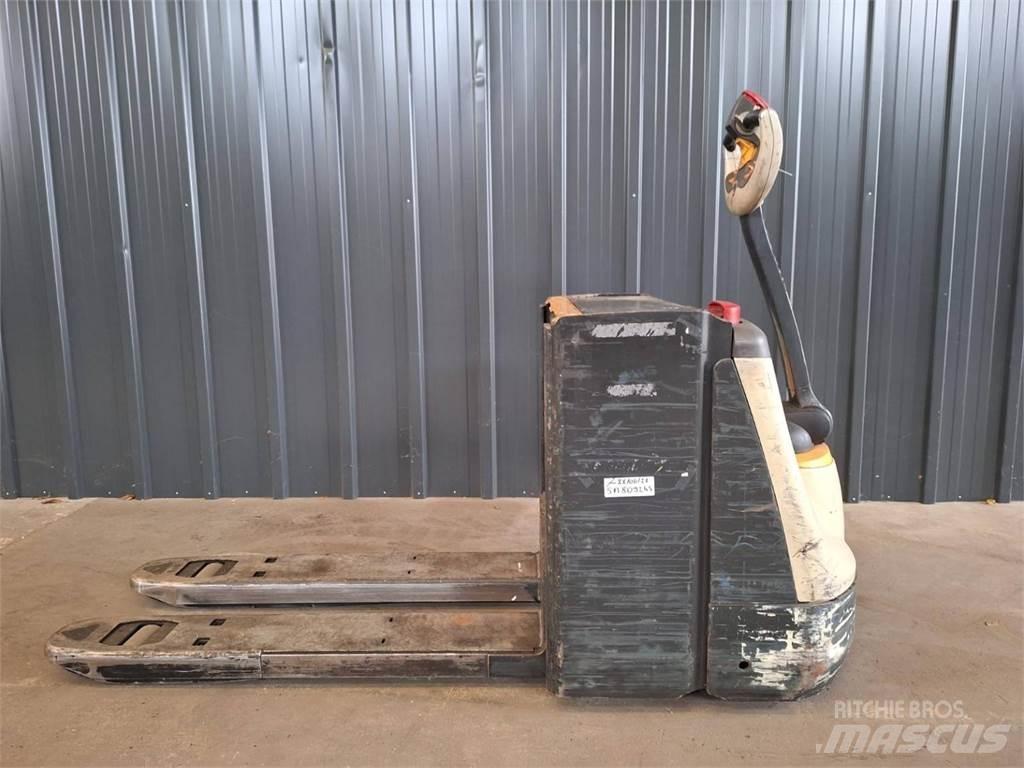 Crown WP3080 手推堆垛车