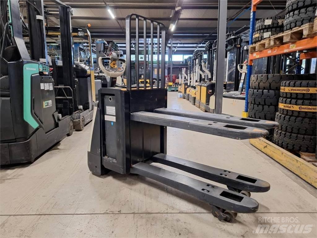 Crown WP3080 手推堆垛车