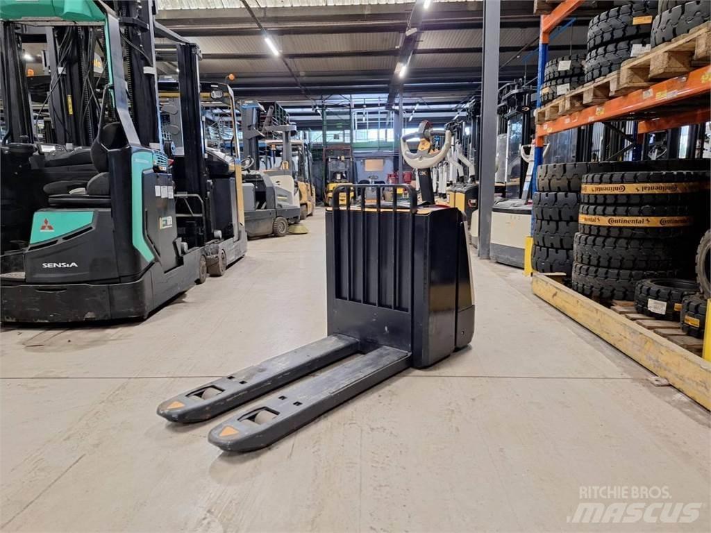 Crown WP3080 手推堆垛车