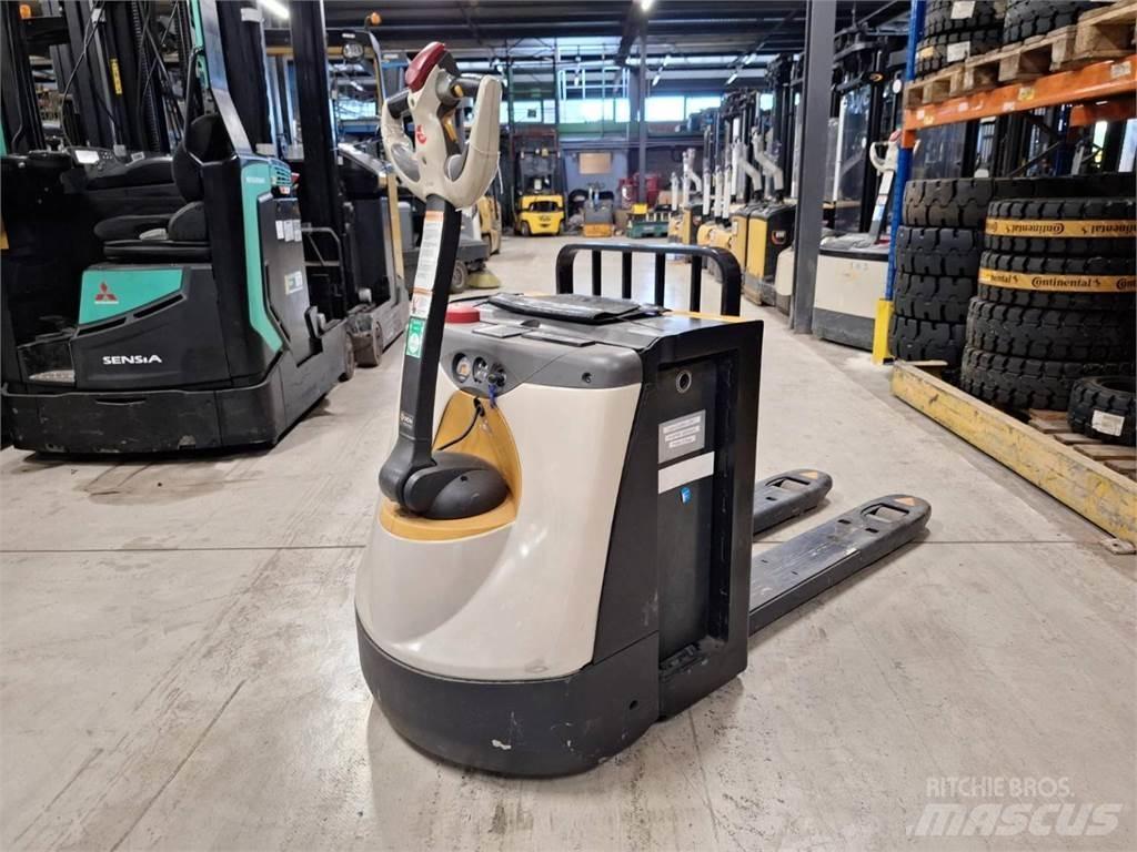 Crown WP3080 手推堆垛车