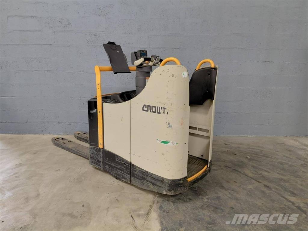 Crown WT3040 行走式堆垛机