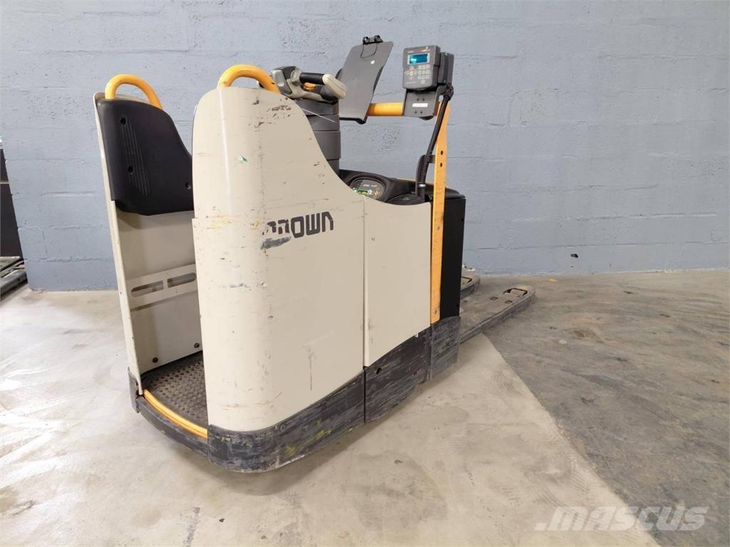 Crown WT3040 行走式堆垛机