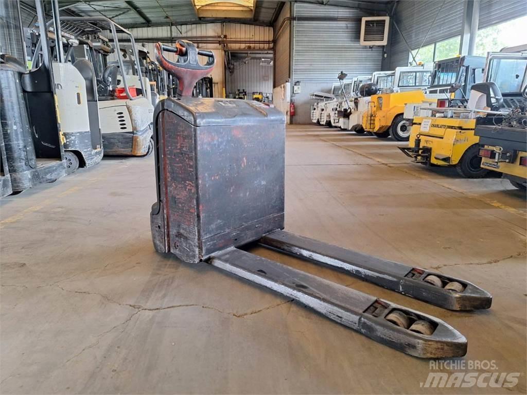 Fenwick T18 手推堆垛车