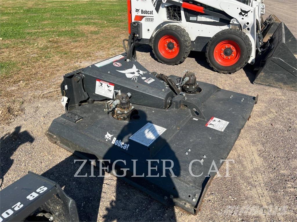 Bobcat BRUSHCAT 滑移装载机