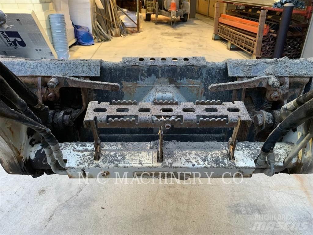 Bobcat S450 滑移装载机