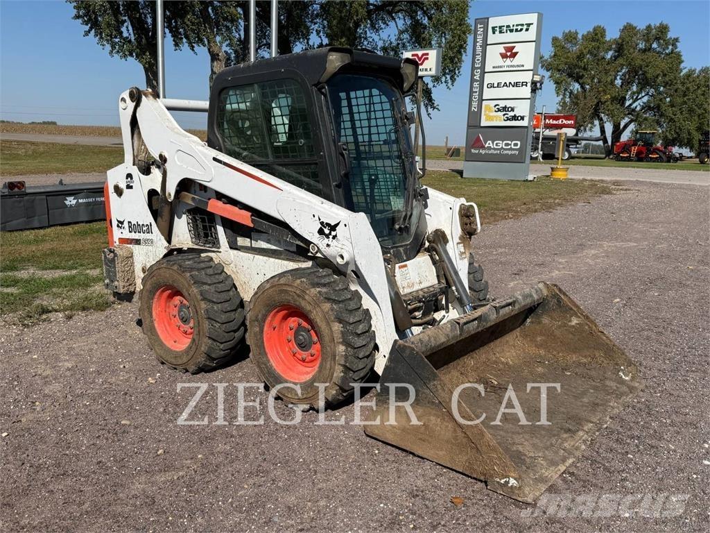 Bobcat S590 滑移装载机
