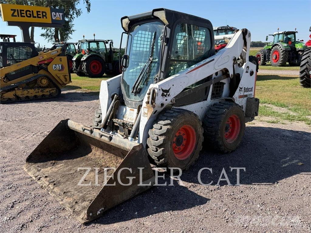 Bobcat S590 滑移装载机
