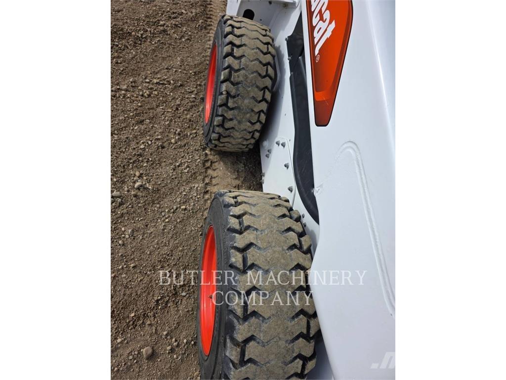 Bobcat S66 滑移装载机