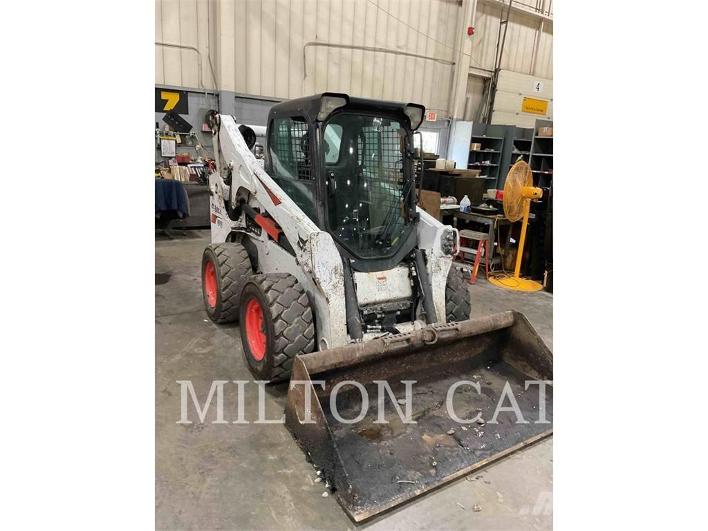 Bobcat S740 滑移装载机