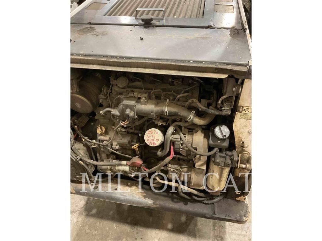 Bobcat S740 滑移装载机