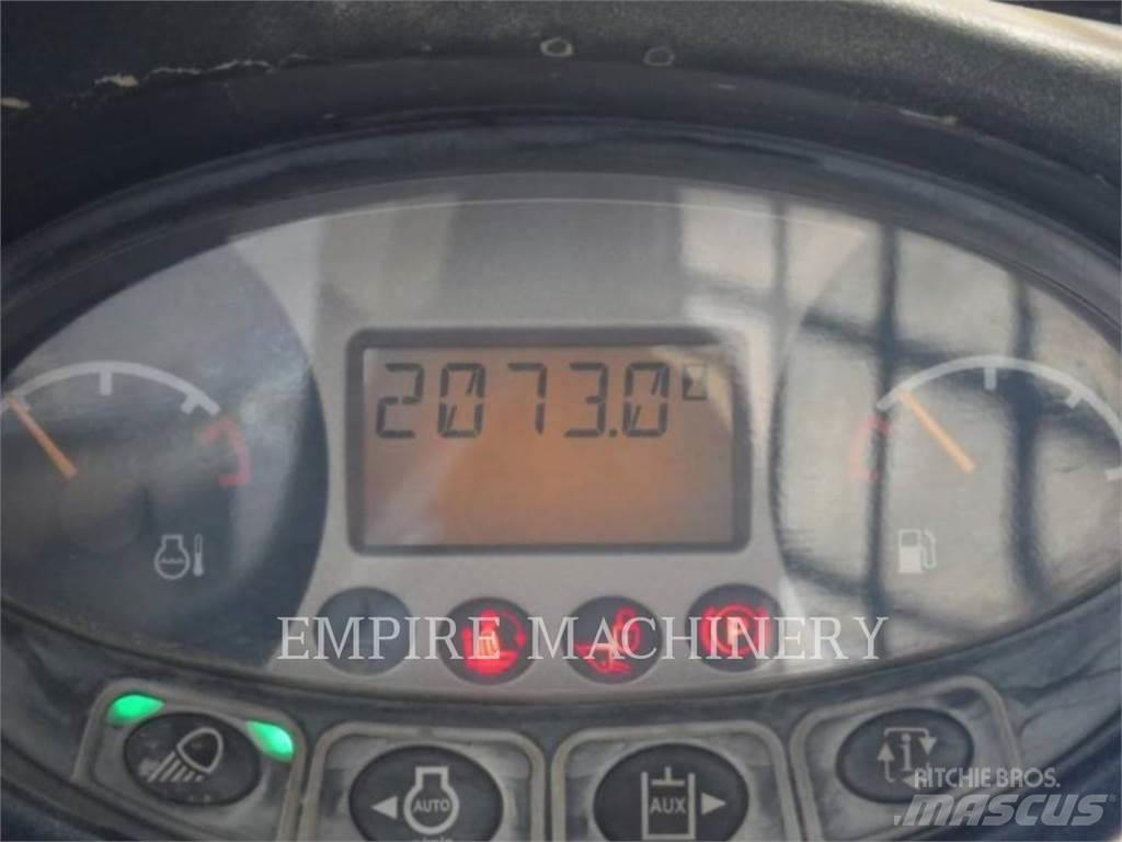 Bobcat S750 滑移装载机