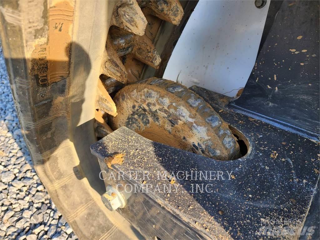Bobcat T66 滑移装载机