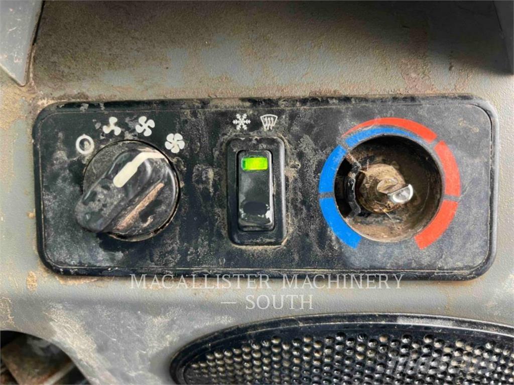 Bobcat T740 履带式装载机