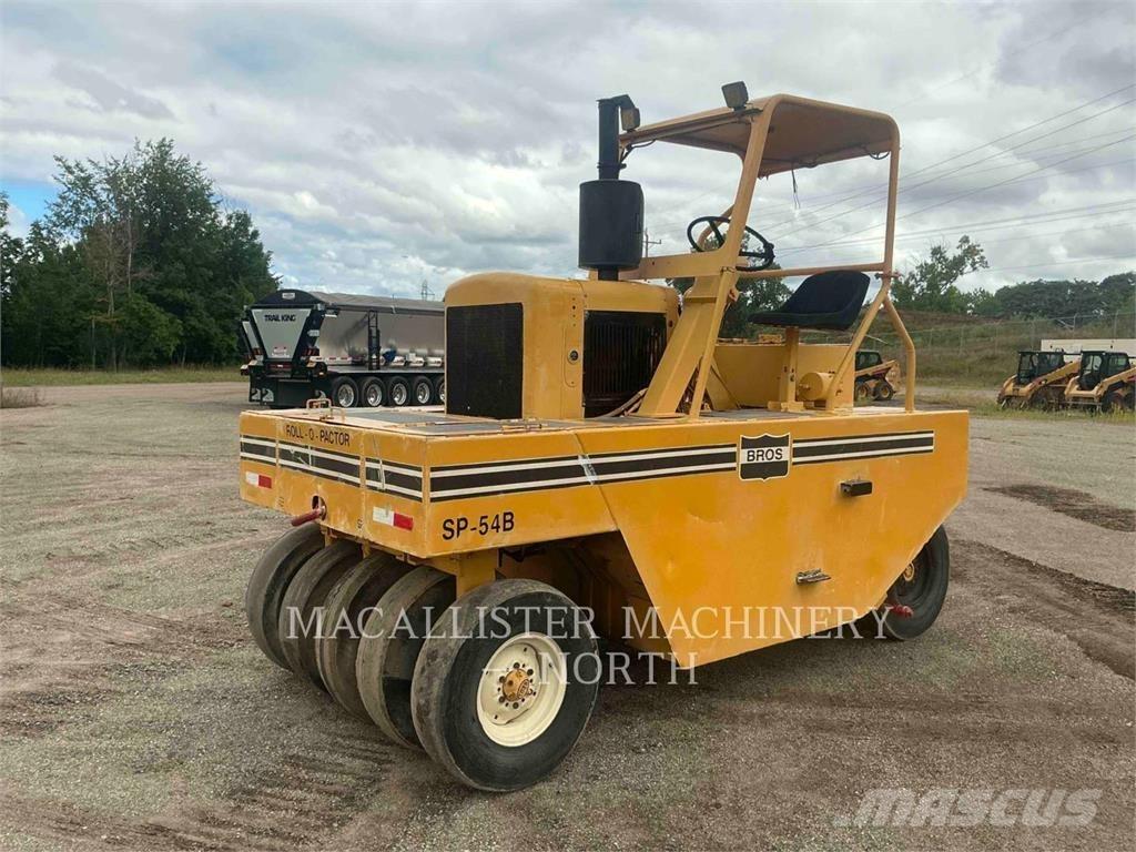 Bros SP-54B 胶轮压路机
